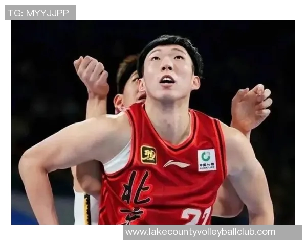 周琦在国际赛场的表现引发热议，未来篮球生涯将如何发展引人关注